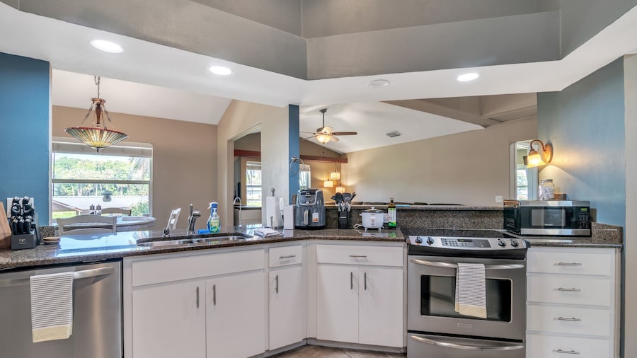 Micanopy Lake Retreat 3 Bedroom Home by RedAwning