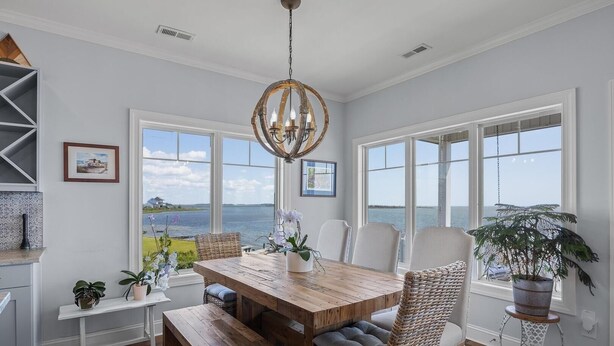Dining - The Point At Marshallberg 3 Bedroom Home by RedAwning (Marshallberg)