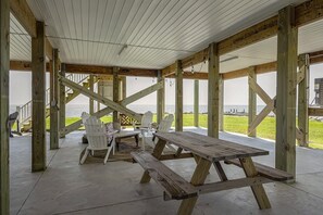House, 3 Bedrooms | Outdoor dining - The Point At Marshallberg 3 Bedroom Home by RedAwning (Marshallberg)