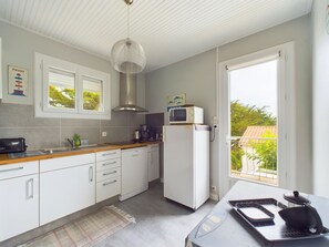 Kühlschrank, Mikrowelle, Ofen, Geschirrspüler