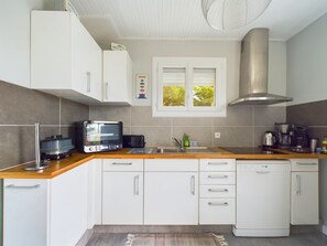 Kühlschrank, Mikrowelle, Ofen, Geschirrspüler
