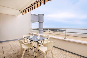 Outdoor dining - Seaview - flat for 4 (Pornichet)