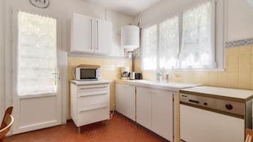 Réfrigérateur, micro-ondes, four, lave-vaisselle