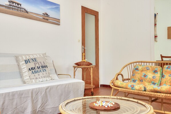 TV, DVD player - Less than 2km from the beach, house for 6 (Andernos-les-Bains)