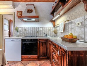 Fridge, oven, dishwasher, cookware/dishes/utensils