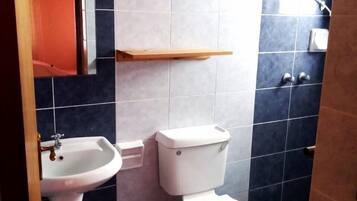 Premier Apartment | Bathroom