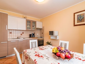 Fridge, microwave, oven, dishwasher - Vacation home Lara by Interhome (Poreč)