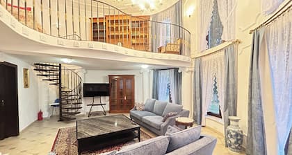 Villa large garden, outdoor pool, 25 mins to central Warsaw