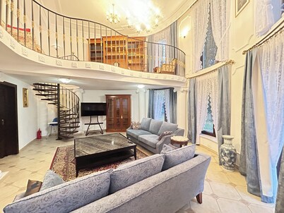 Villa large garden, outdoor pool, 25 mins to central Warsaw