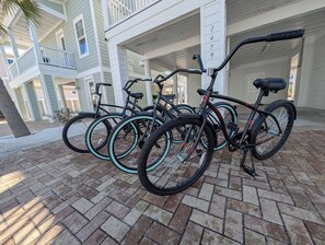 Property grounds - Peach & Palm Beach House- Spacious 4 BR Home w/Paddleboard, Golf Cart (Navarre)