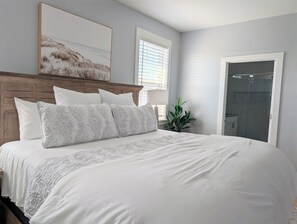 4 dormitorios, tabla de planchar con plancha, cuna de viaje