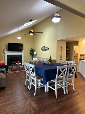 House | 5 bedrooms - Gearhart Lakefront Oasis (Warrenton)