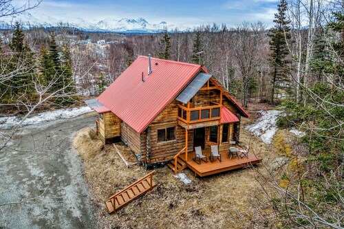 Whispering Pines Hideaway~Secluded, Rustic, Cozy