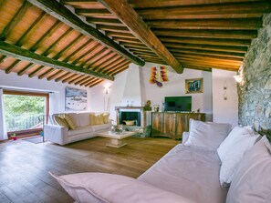 TV, fireplace - Bellavista + Villi by Interhome (Montieri)