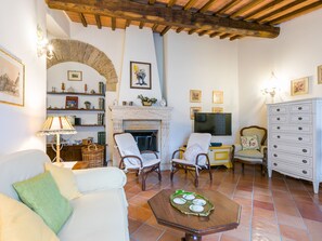 TV, caminetto, lettore DVD