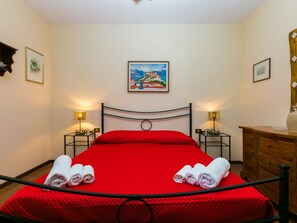 5 bedrooms, iron/ironing board, WiFi