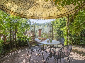 Outdoor dining - Borgo della Limonaia by Interhome (Montecatini Terme)