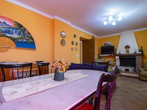 Dining - Michael e Patrick by Interhome (Castelnuovo di Garfagnana)