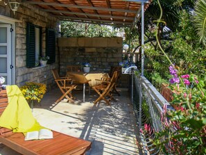 Outdoor dining - Vacation home Garden by Interhome (Brač/Splitska)