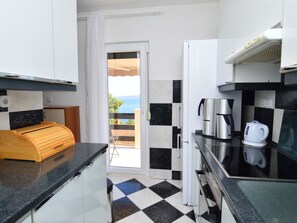 Kjøleskap, mikrobølgeovn, ovn og oppvaskmaskin