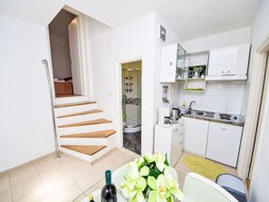 Fridge, oven, cookware/dishes/utensils - Apartment Klarić by Interhome (Trogir)