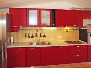 冷蔵庫、オーブン、食器洗い機、トースター