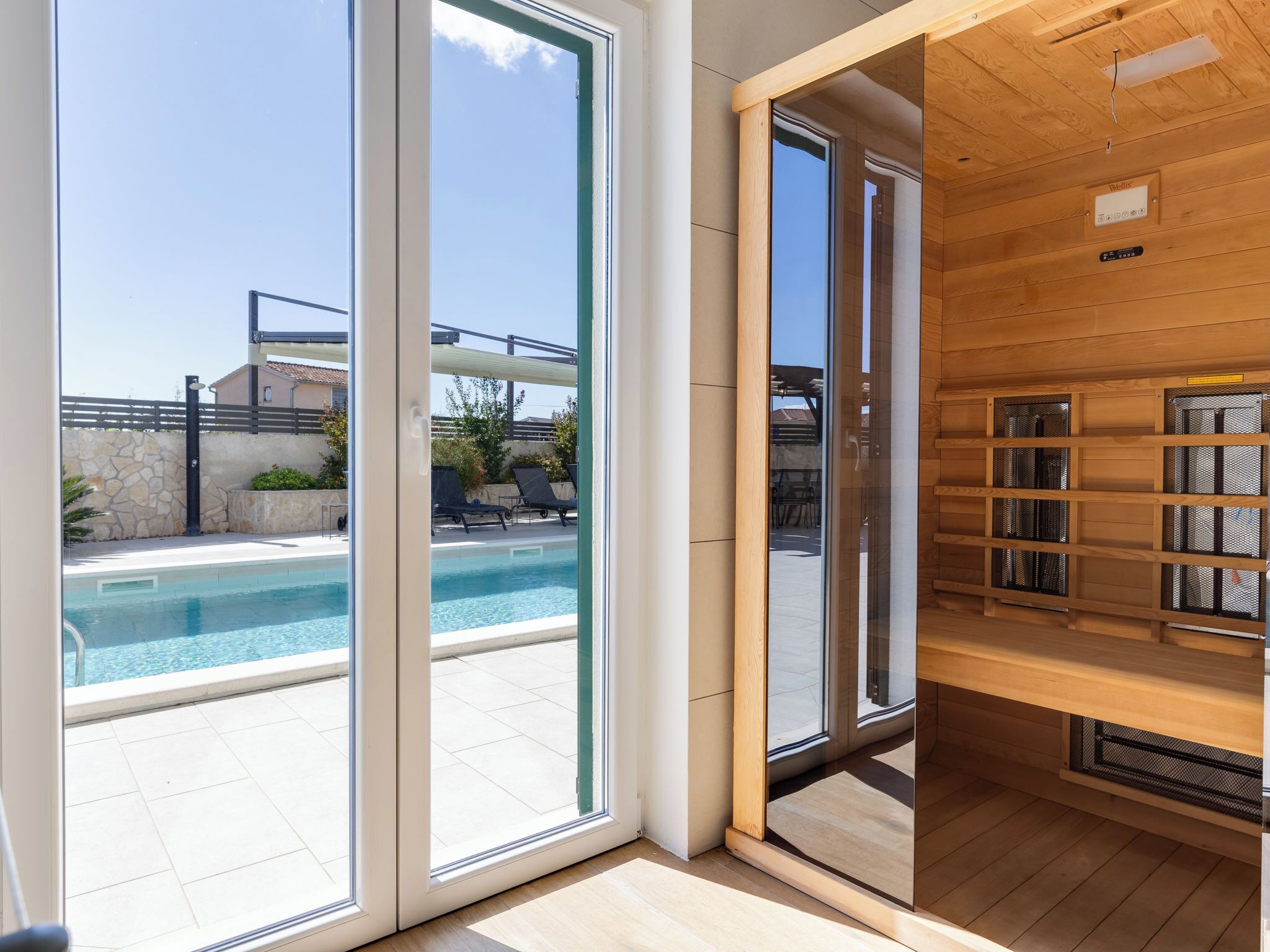 Een verwarmd zwembad