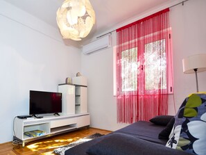 5 bedrooms, WiFi - Vacation home Ines by Interhome (Ugljan/Ugljan)