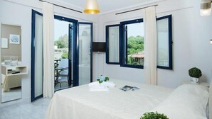 4 bedrooms, travel cot, free WiFi - Panormo Apartment Near the Sea (Panormo)