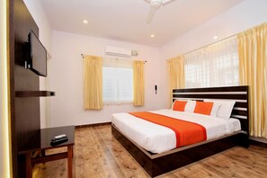Executive Double Room, Garden View | Meja, Wi-fi percuma 
