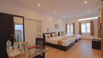 Habitación doble ejecutiva, vista al jardín | Escritorio y wifi gratis