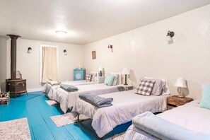 3 bedrooms, desk, iron/ironing board, travel cot