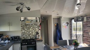 Tủ lạnh, lò vi sóng, lò nướng, bếp nấu 