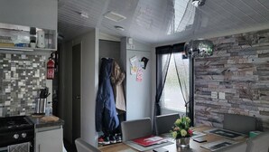 Tủ lạnh, lò vi sóng, lò nướng, bếp nấu 