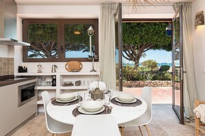 50-吋 LCD 液晶電視，提供有線頻道