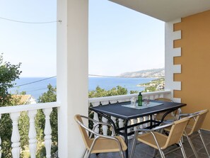 Outdoor dining - Apartment Daniel by Interhome (Karlobag)