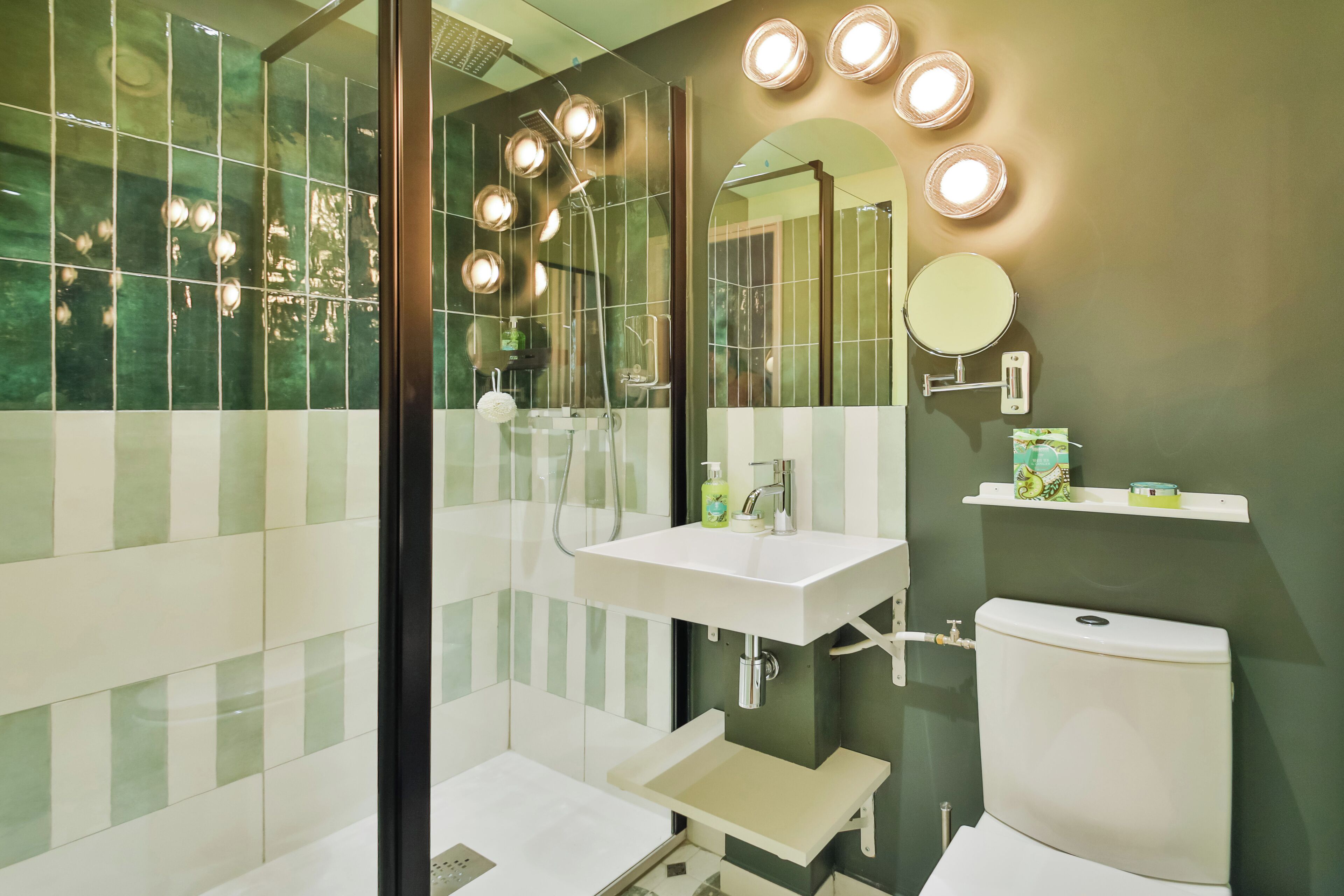 Studio | Bathroom
