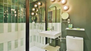 Studio | Bathroom