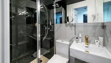 Studio | Kamar mandi