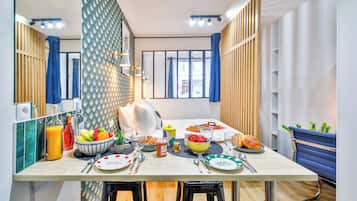 Apartment | 1 bedroom, in-room safe, iron/ironing board, free WiFi