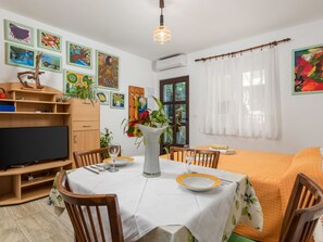 Dining - Sandalj by Interhome (Mošcenicka Draga)