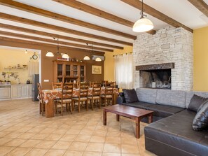 TV, fireplace