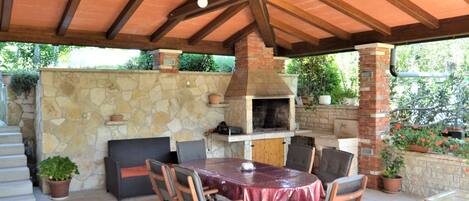 屋外ダイニングエリア