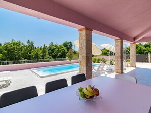 A heated pool - Vacation home Mario by Interhome (Svetvinčenat)