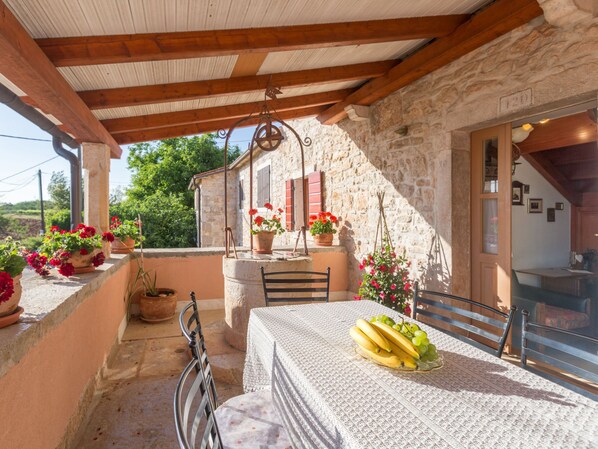 屋外ダイニングエリア