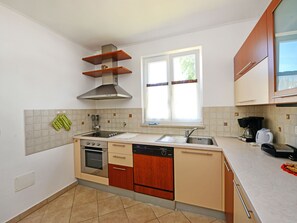 Refrigerador, microondas, horno y lavavajillas 