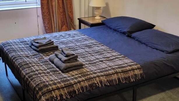 2 bedrooms, iron/ironing board, WiFi (free), bed sheets - Charming 2 Bedroom Apartment in Edinburgh (Edinburgh)