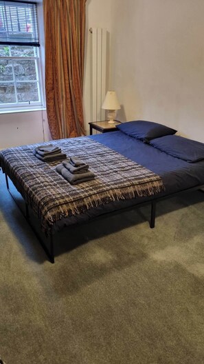 2 chambres, fer et planche à repasser, Wi-Fi gratuit, draps fournis