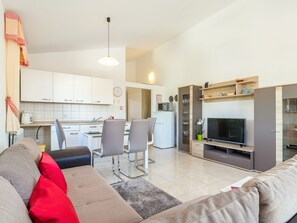 TV - Viktorija by Interhome (Porec)