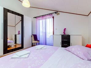 4 makuuhuonetta, silitysrauta/-lauta, Wi-Fi